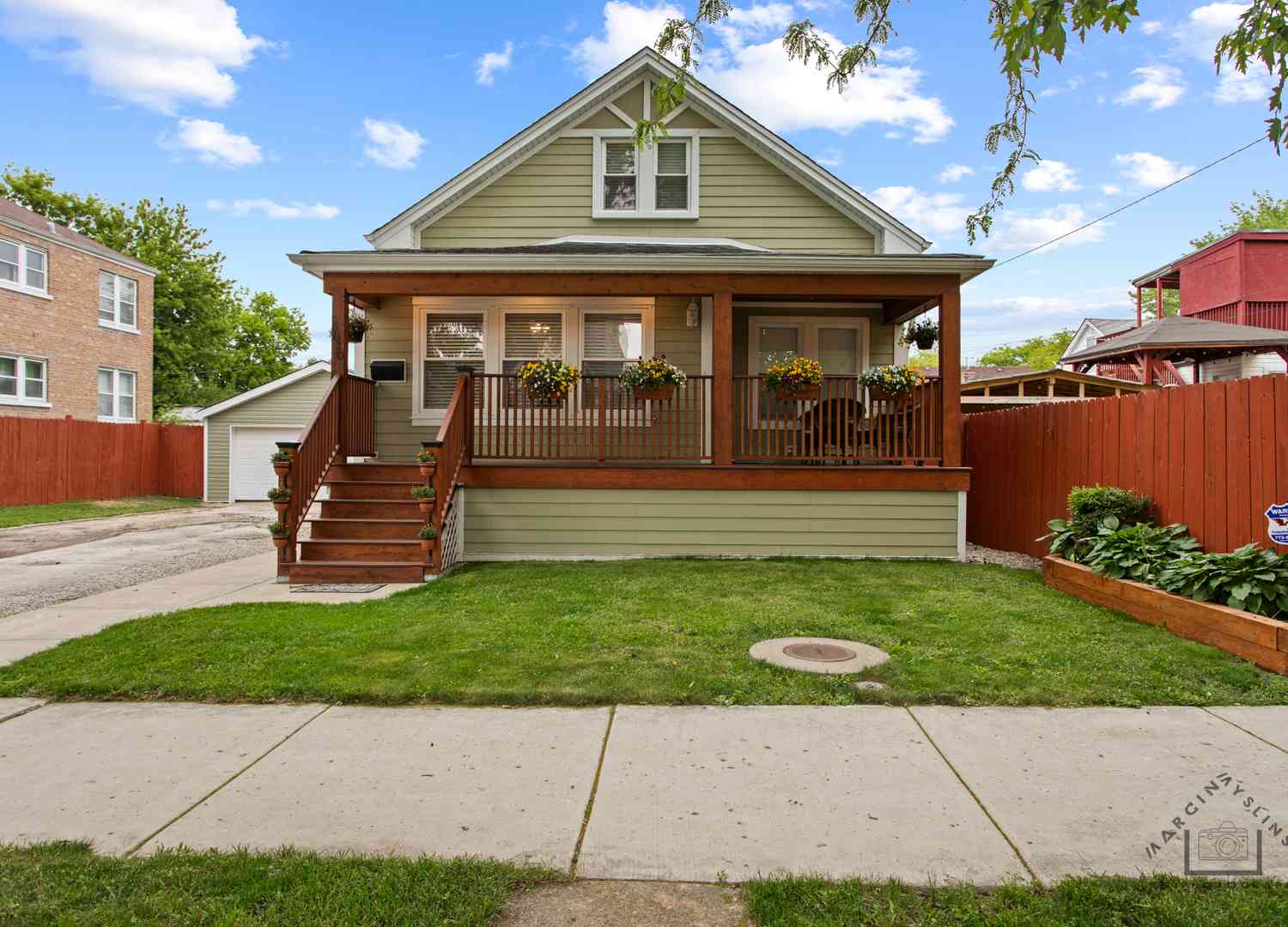 Homes For Sale - 5010 W Newport Avenue<br/> Chicago, IL 60641