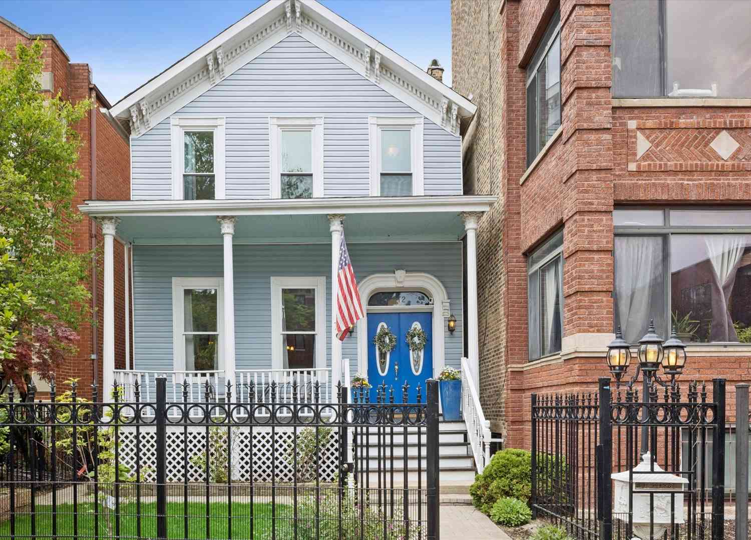 Homes For Sale - 812 S Bell Avenue<br/> Chicago, IL 60612