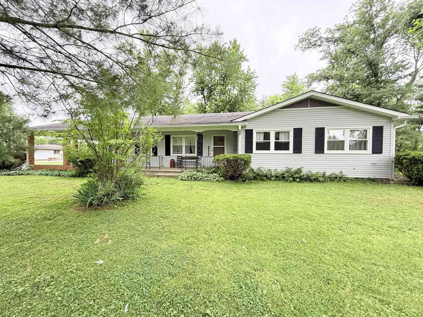 Homes For Sale - 100 Magnolia Street<br/> Saline County, Harrisburg, IL 62946