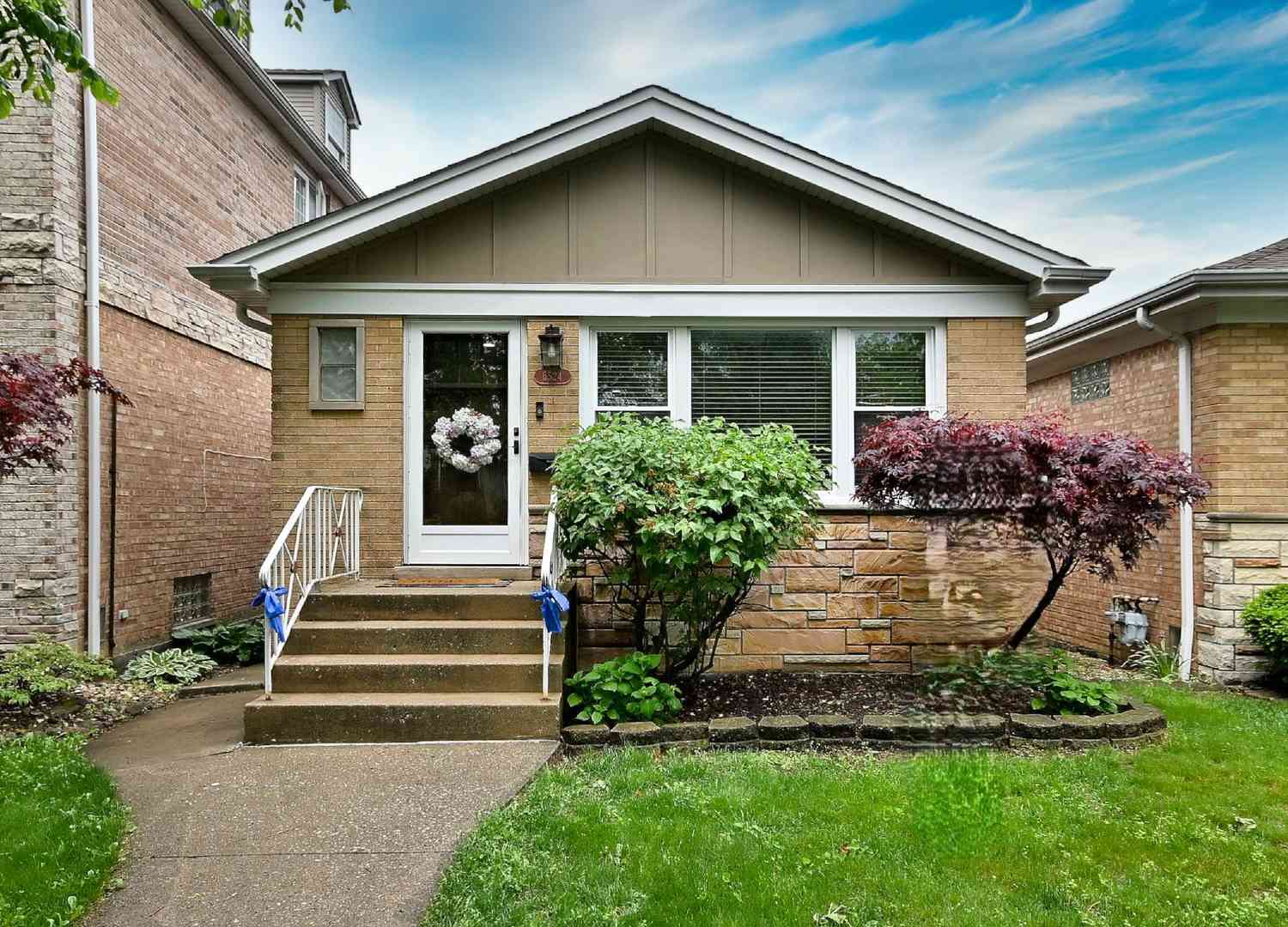 Homes For Sale - 6524 N Oshkosh Avenue<br/> Chicago, IL 60631