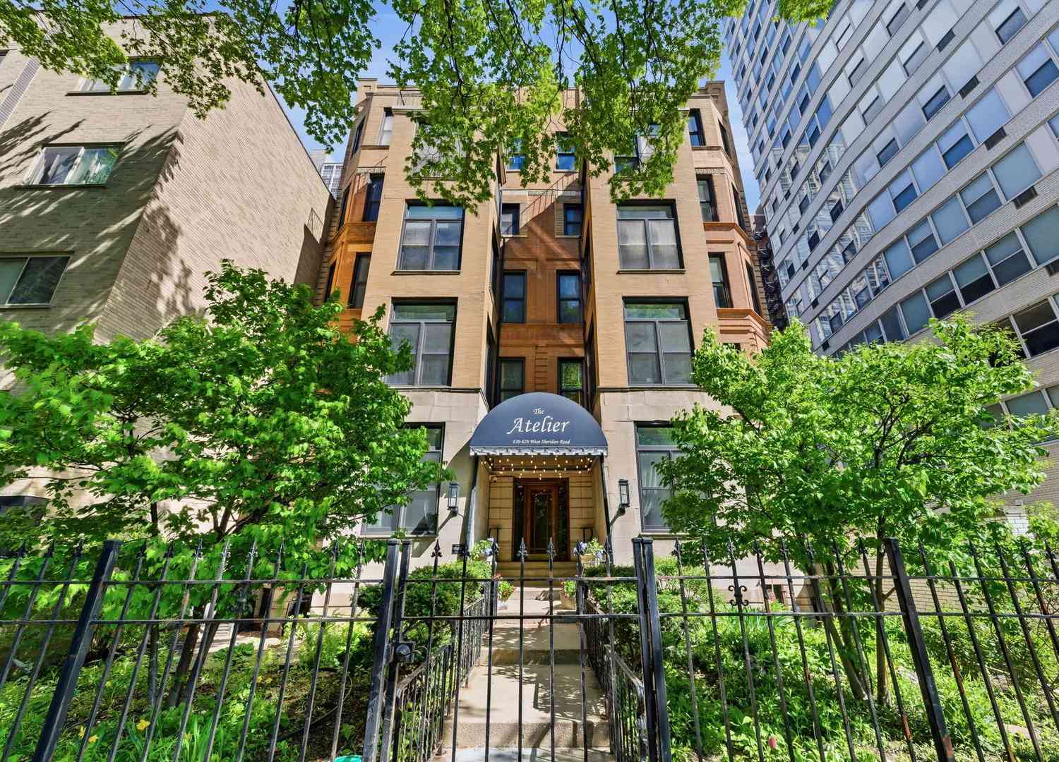 Homes For Sale - 628 W Sheridan Road #3E<br/> Chicago, IL 60613
