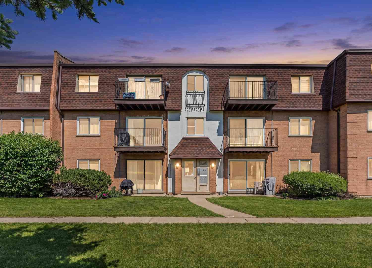 Homes For Sale - 9480 Bay Colony Drive #2N<br/> Des Plaines, IL 60016