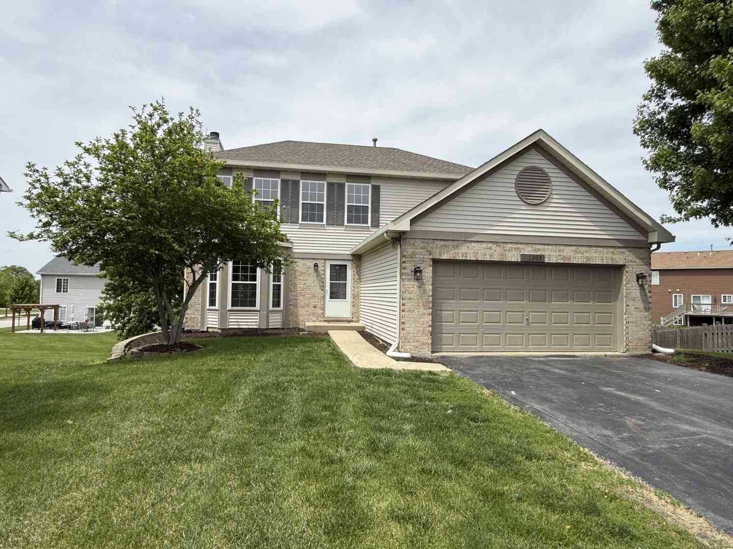 Homes For Sale - 1305 Burns Court<br/> Minooka, IL 60447