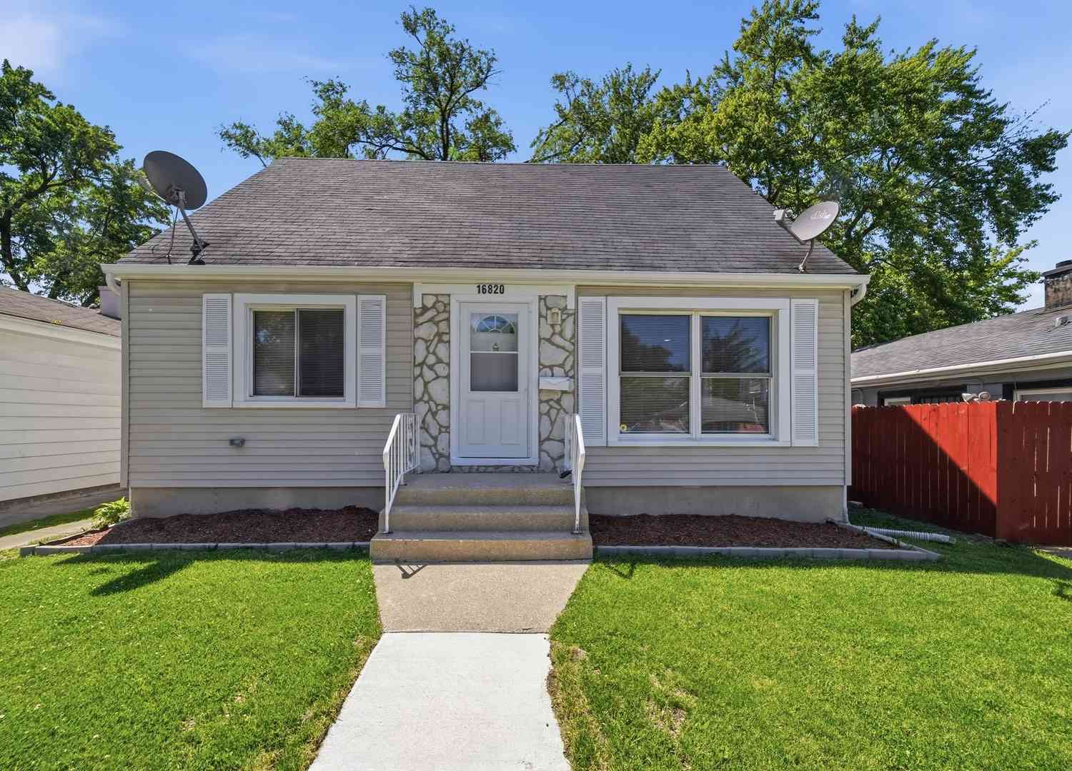 Homes For Sale - 16820 S Crane Avenue<br/> Hazel Crest, IL 60429