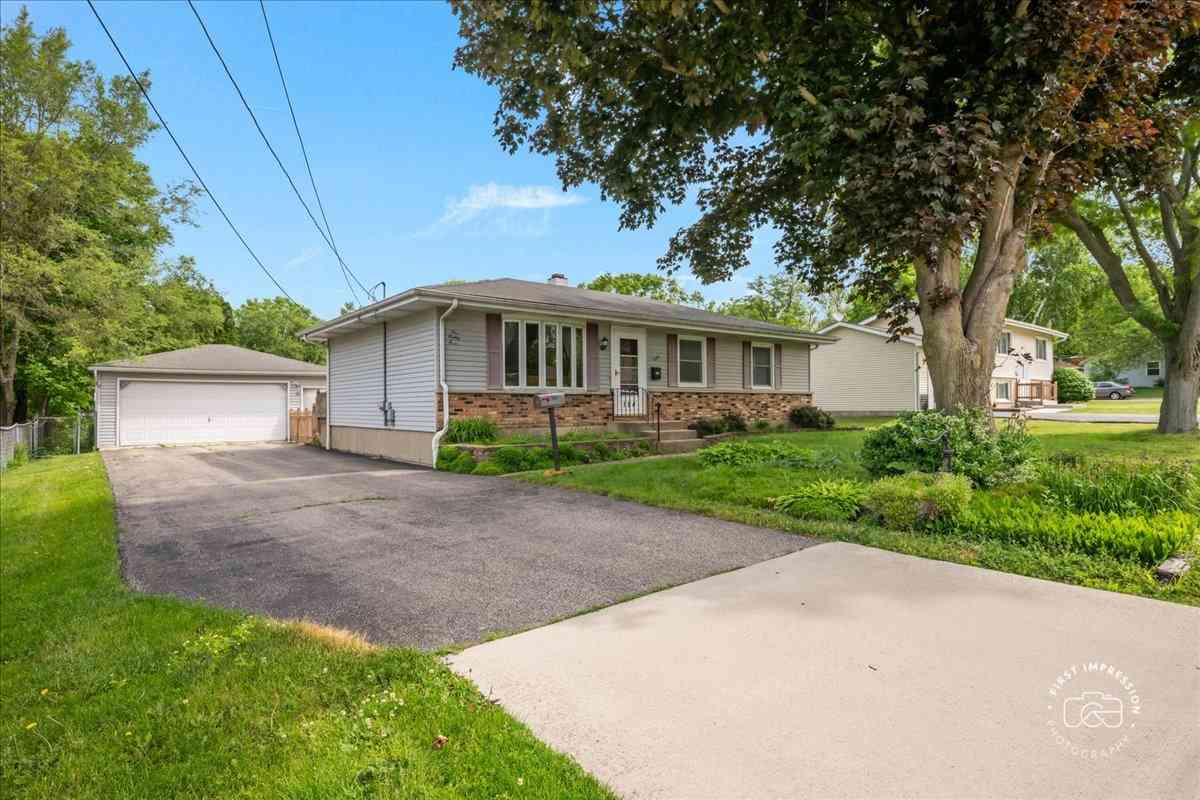Homes For Sale - 184 Locust Street<br/> Kane County, South Elgin, IL 60177