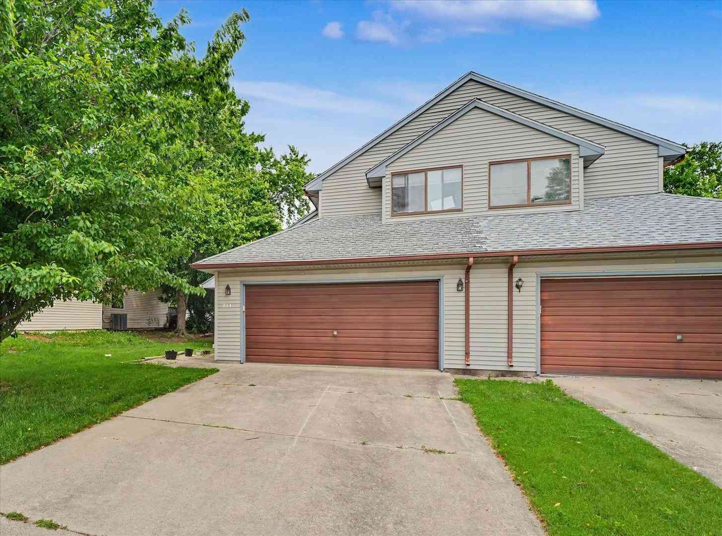 Homes For Sale - 711 Higgins Road<br/> Champaign, IL 61822