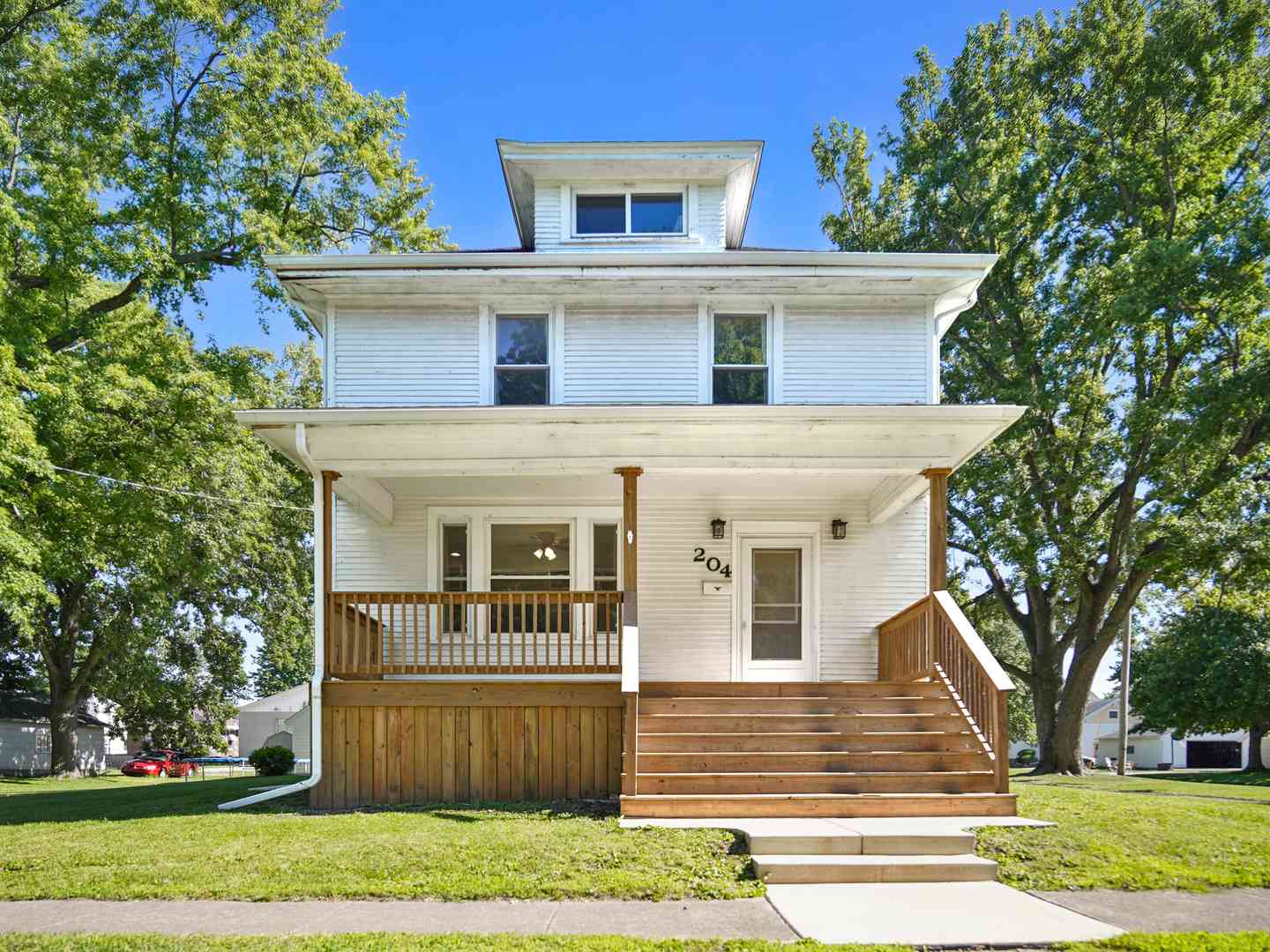 Homes For Sale - 204 E Third Street<br/> El Paso, IL 61738