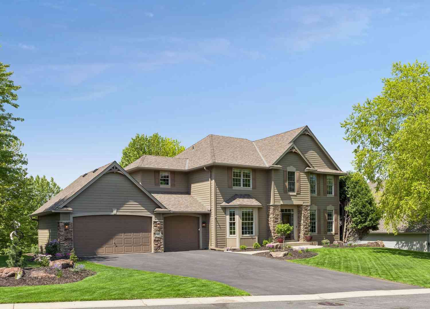 Homes For Sale - 1981 Topaz Drive<br/> Chanhassen, MN 55317