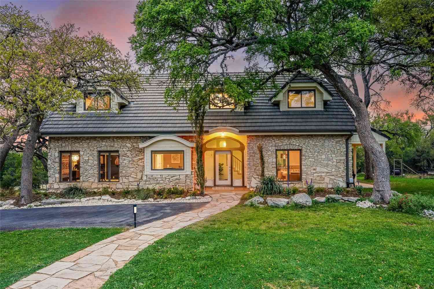Homes For Sale - 8004 Golden Oaks Lane<br/> Austin, TX 78737