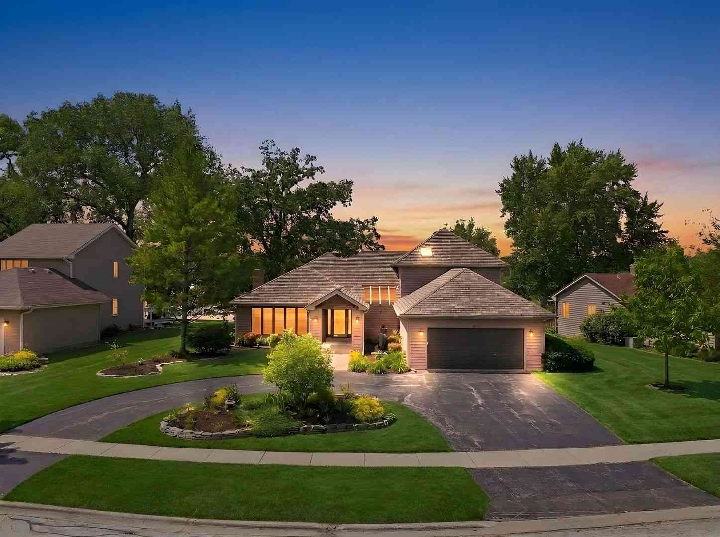 Homes For Sale - 534 Whispering Pines Road<br/> Lindenhurst, IL 60046