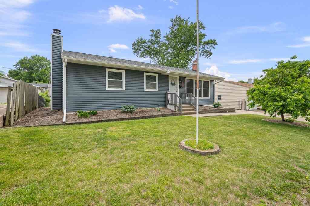 Homes For Sale - 3021 W Rusholme Street<br/> Davenport, IA 52804