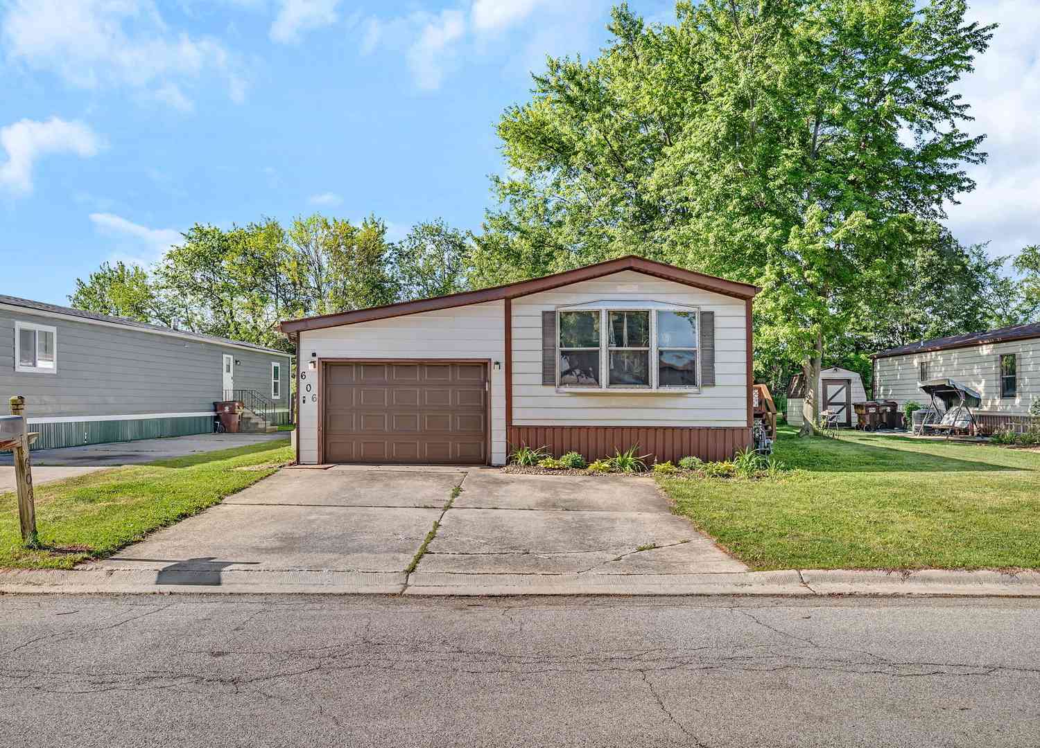 Mobile Home For Sale - 606 Tanglewood Road<br/> Matteson, IL 60443