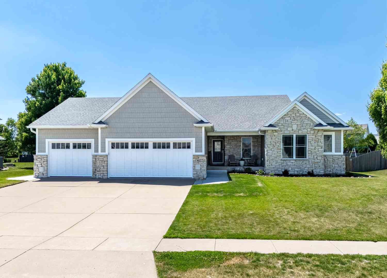 Homes For Sale - 5612 Judge Road<br/> Bettendorf, IA 52722