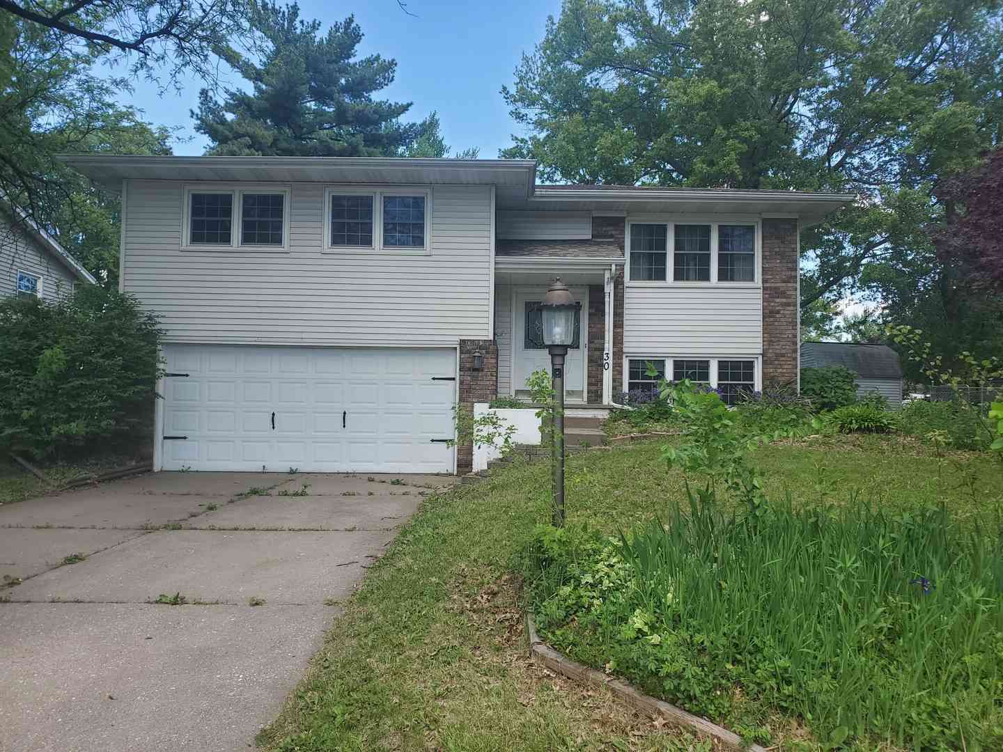 Homes For Sale - 30 Parkview Drive<br/> Eldridge, IA 52748