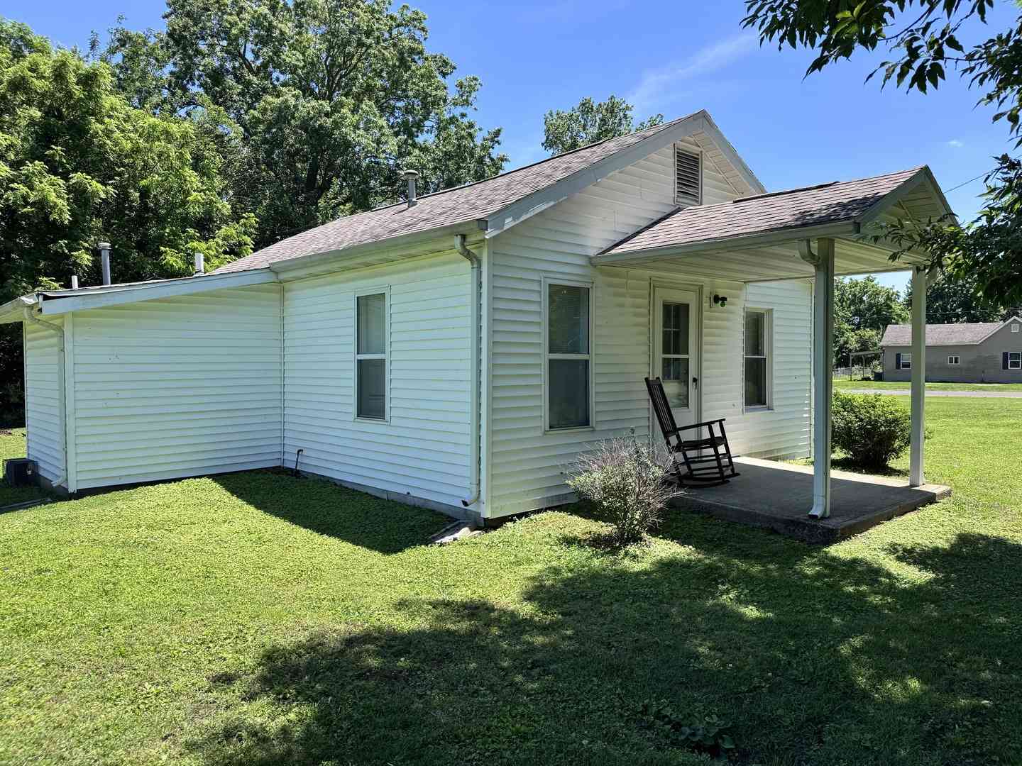 Homes For Sale - 900 S Rotan Street<br/> Marion County, Salem, IL 62881