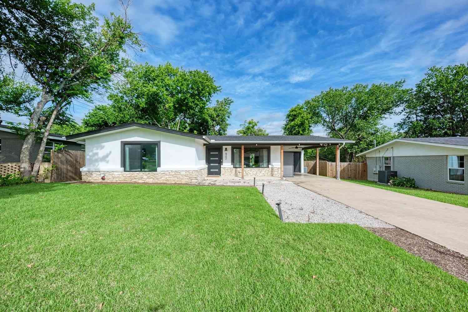 Homes For Sale - 4702 Hilldale Drive<br/> Austin, TX 78723