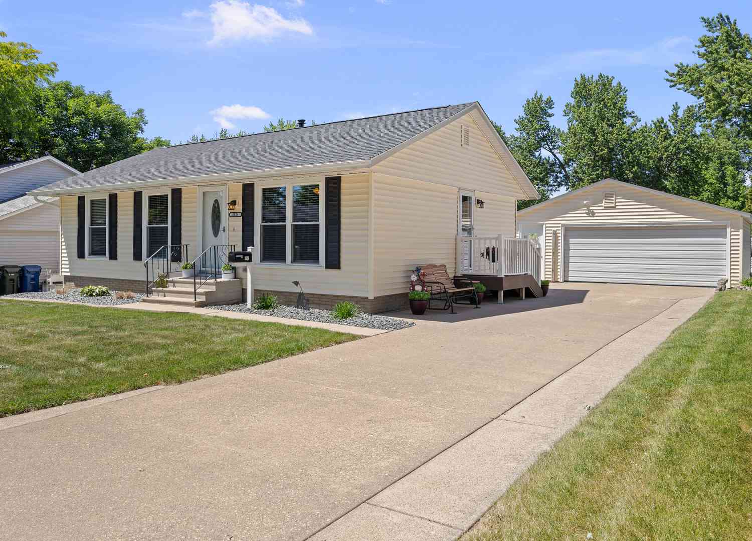 Homes For Sale - 3524 W Columbia Avenue<br/> Davenport, IA 52804