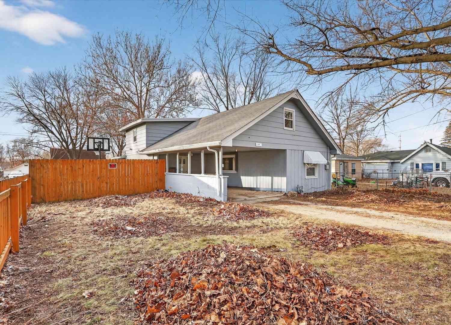 Homes For Sale - 2929 Sewell Street<br/> Winnebago County, Rockford, IL 61109