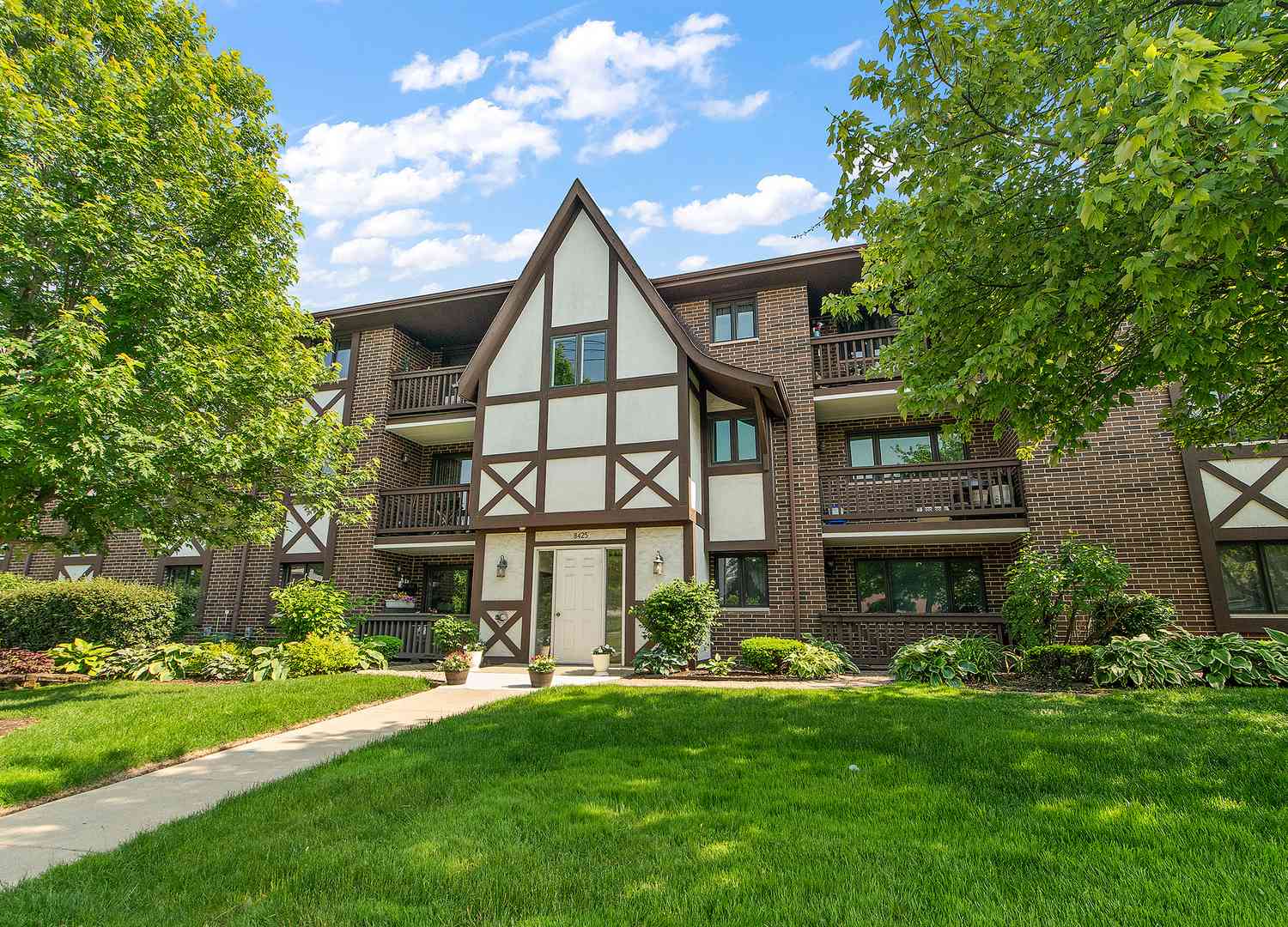 Homes For Sale - 8425 W 95th Street #27<br/> Cook County, Hickory Hills, IL 60457