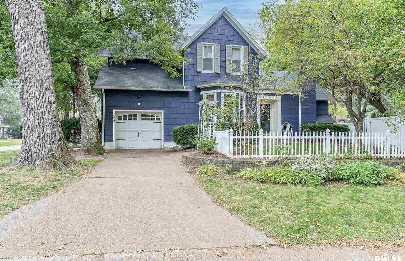 Homes For Sale - 3232 Park 16th Street<br/> Moline, IL 61265