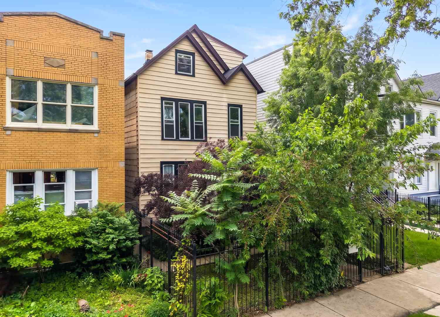 Homes For Sale - 1726 N Sawyer Avenue<br/> Chicago, IL 60647