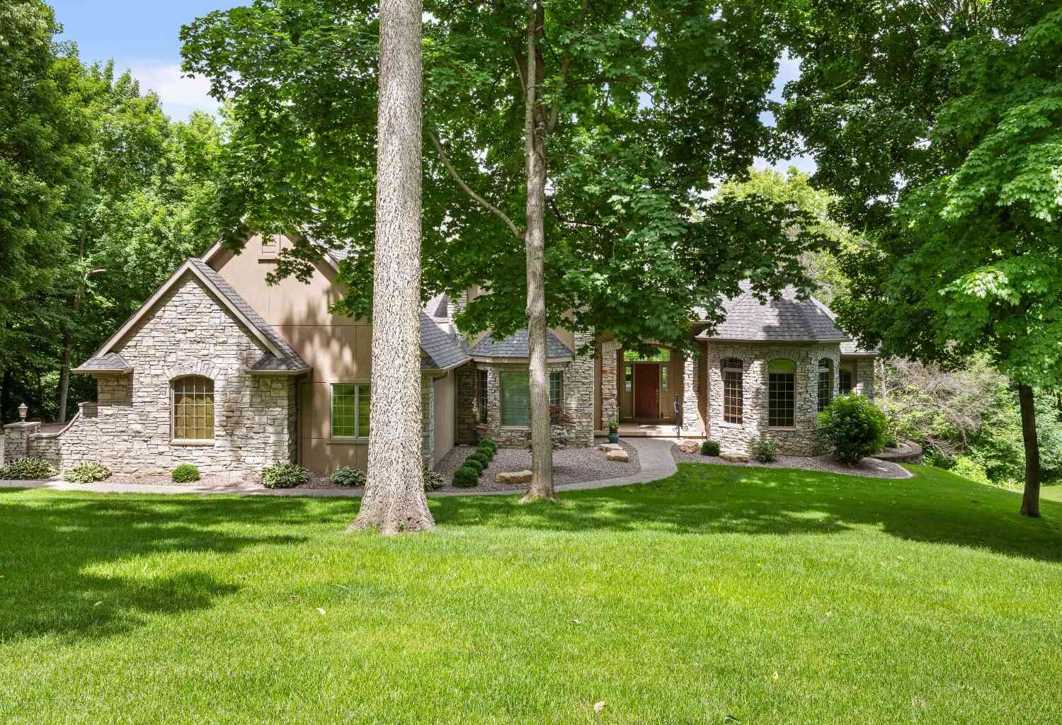 Homes For Sale - 2296 Forest Reed Place<br/> Le Claire, IA 52753