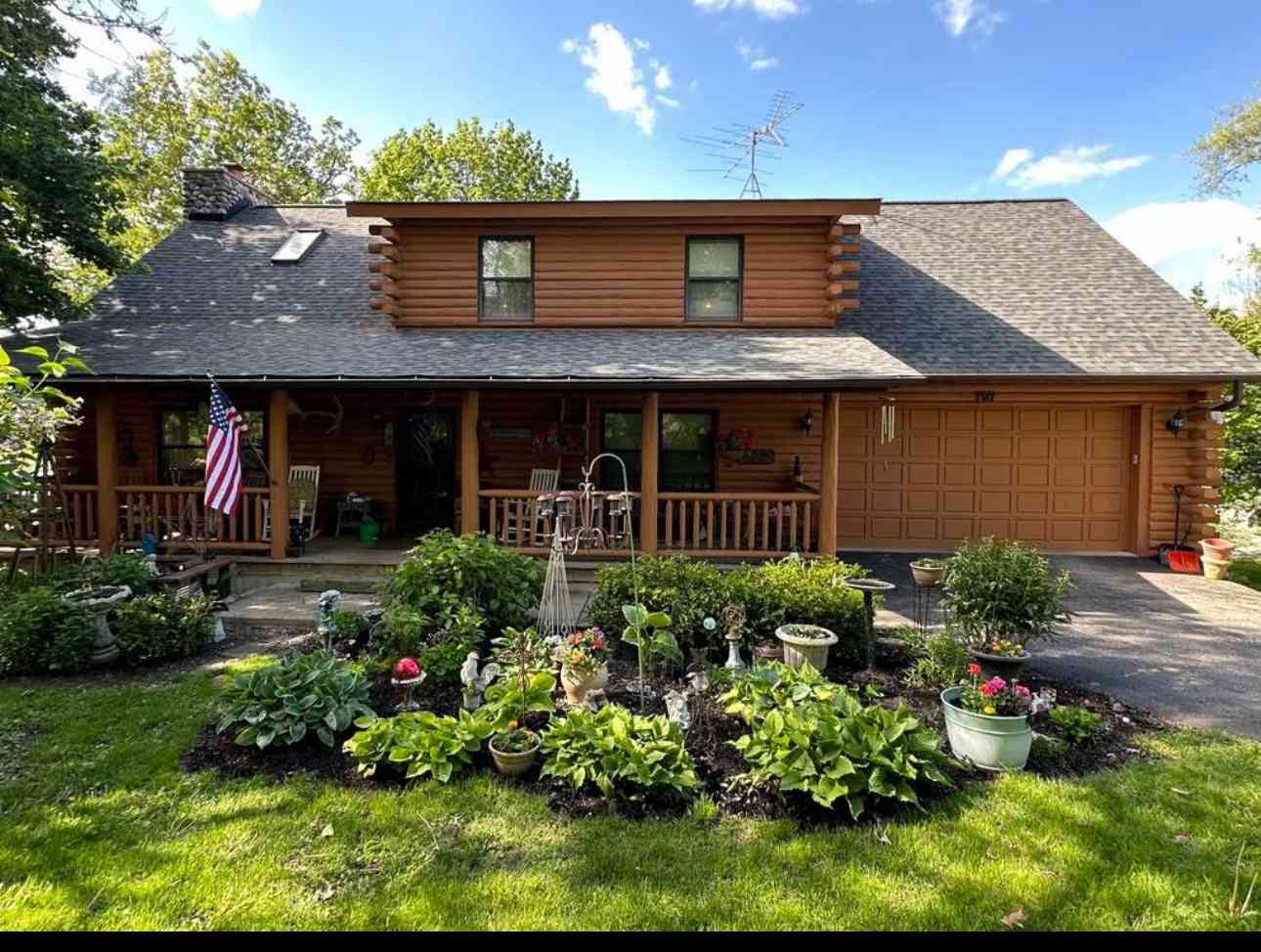 Homes For Sale - 707 Quinn Road<br/> McHenry, IL 60051