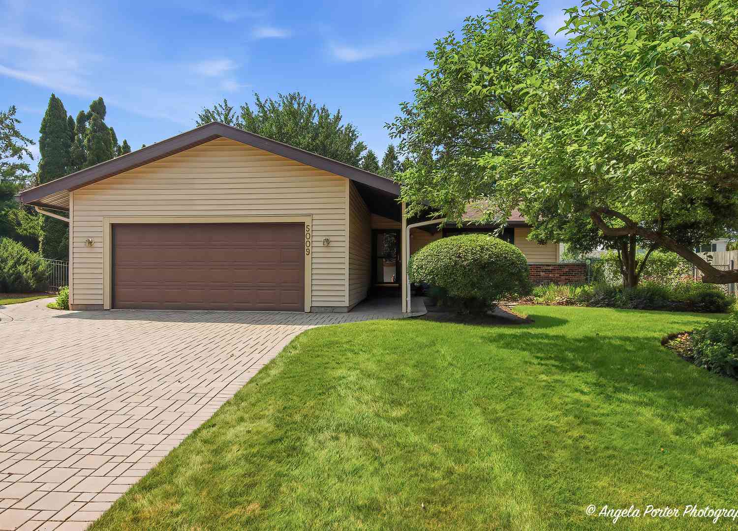 Homes For Sale - 5009 Sandburg Drive<br/> McHenry, IL 60050