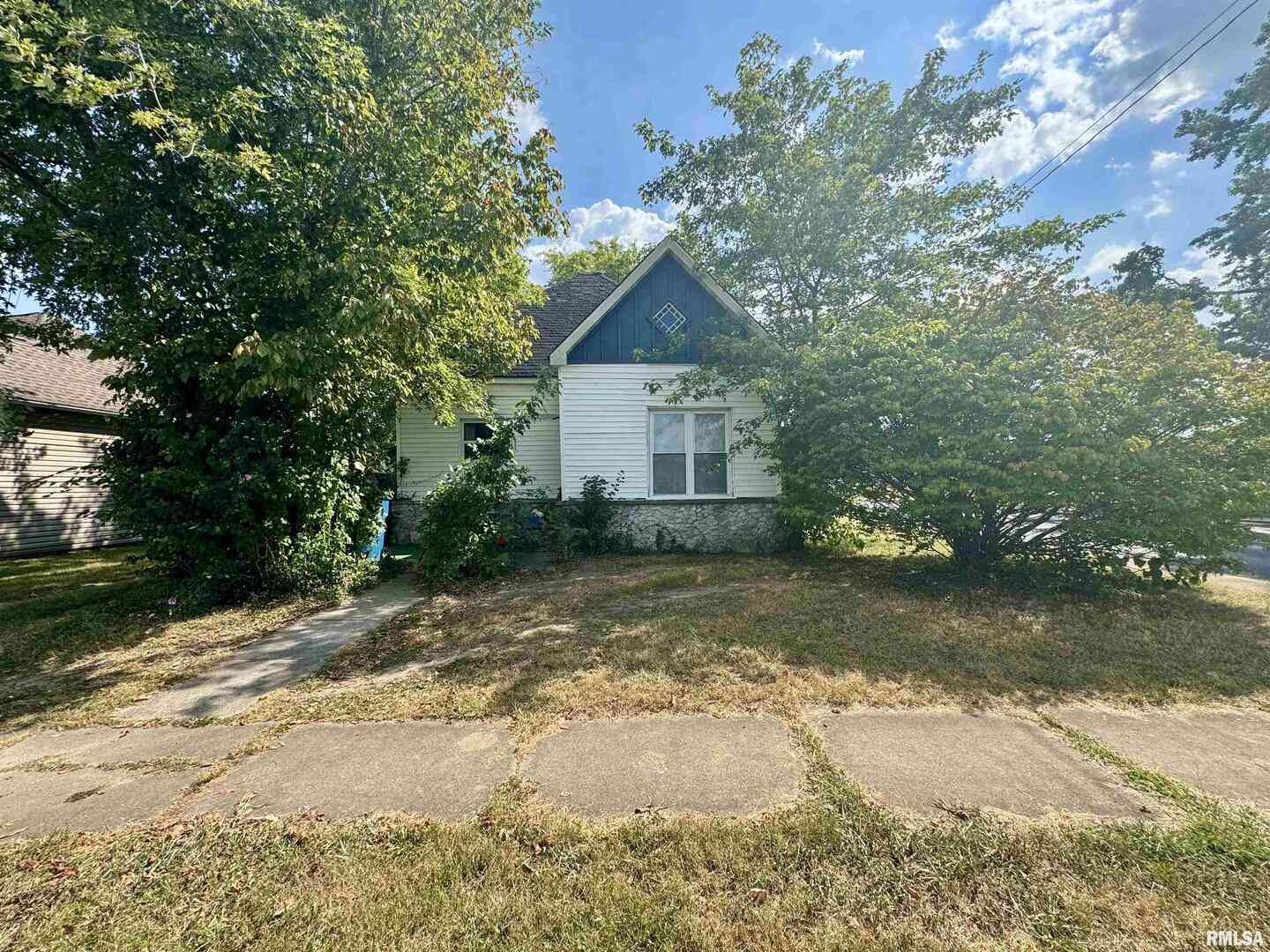 Homes For Sale - 212 W Sylvia Avenue<br/> Christopher, IL 62822