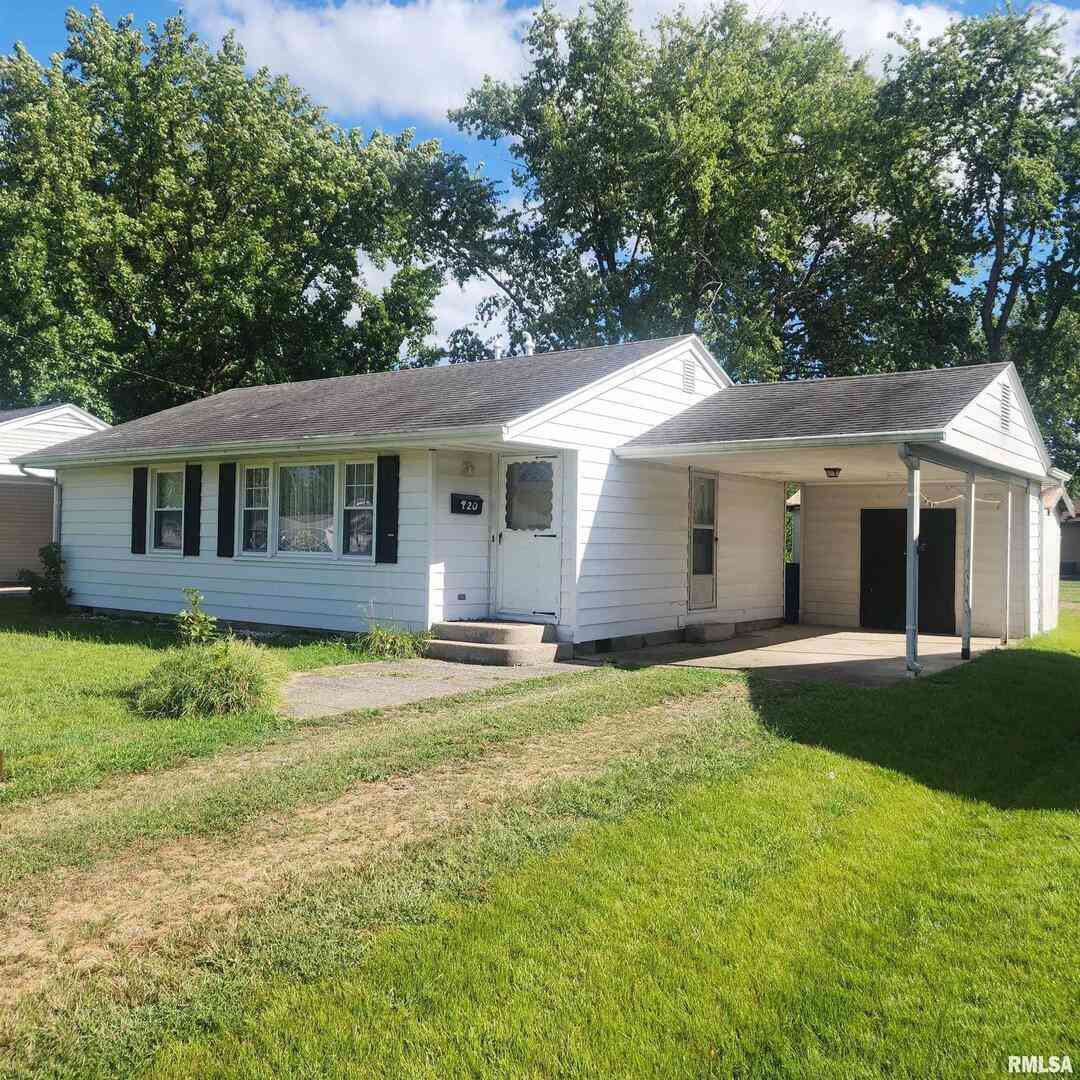 Homes For Sale - 720 Birchwood Avenue<br/> Clay County, Flora, IL 62839