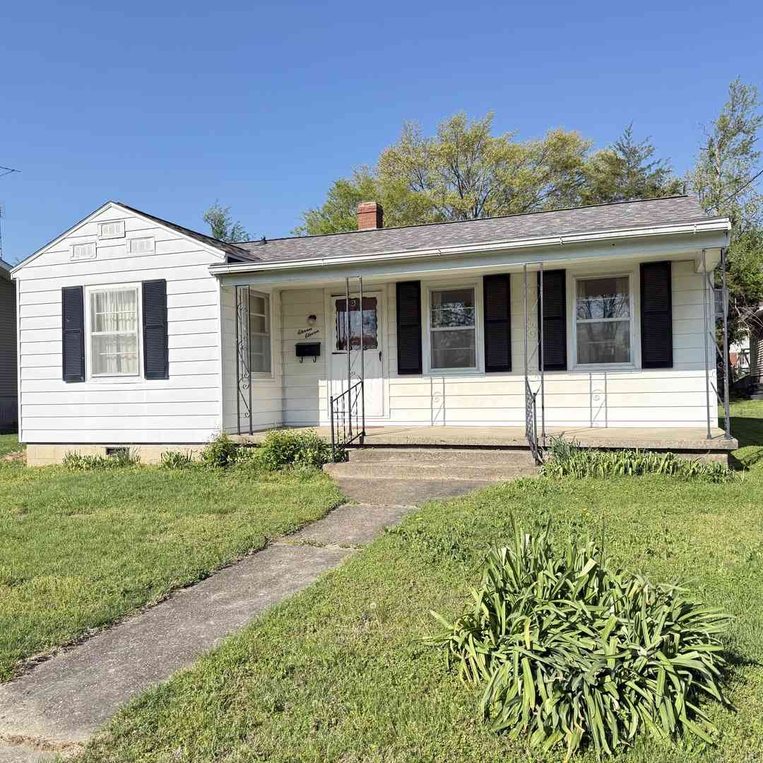 Homes For Sale - 1111 Roosevelt Street<br/> Saline County, Harrisburg, IL 62946