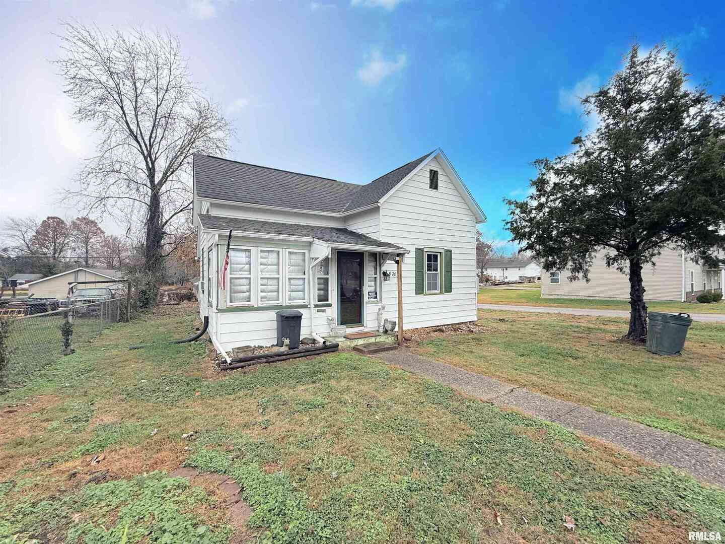 Homes For Sale - 820 S 10th St Street<br/> Williamson County, Herrin, IL 62948