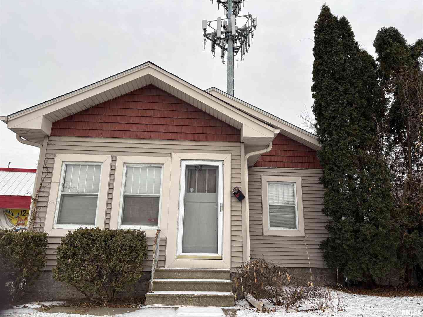 Homes For Sale - 3316 Avenue Of The Cities Avenue<br/> Moline, IL 61265