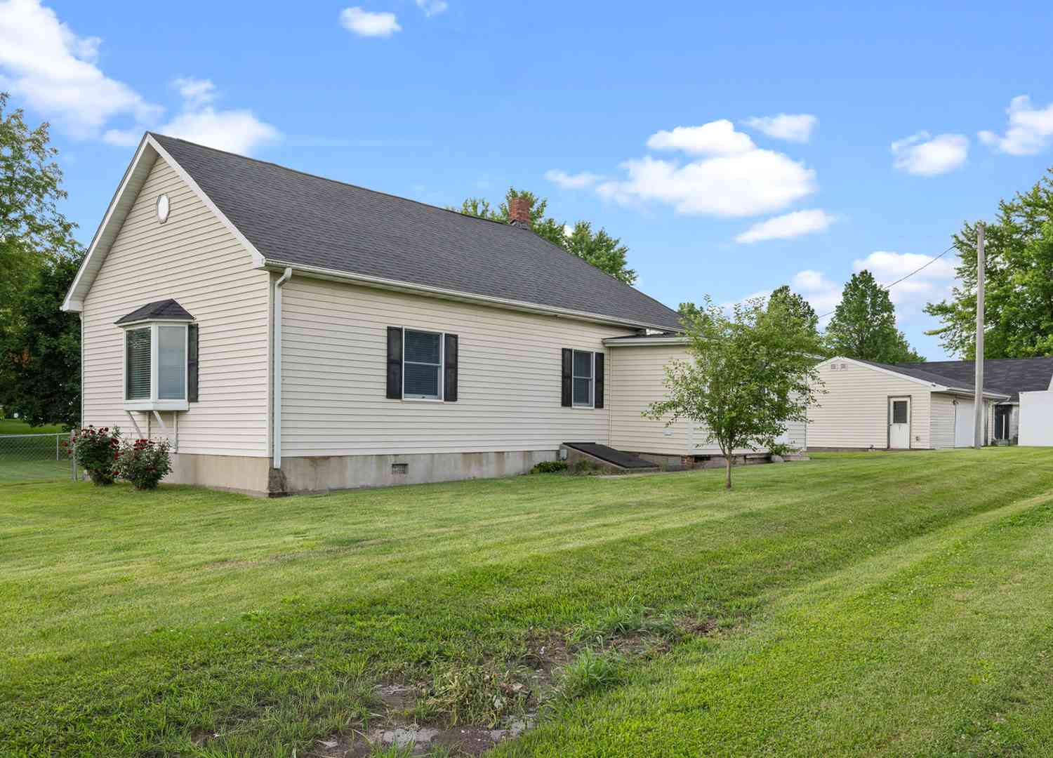 Homes For Sale - 406 234th Street<br/> Aledo, IL 61231
