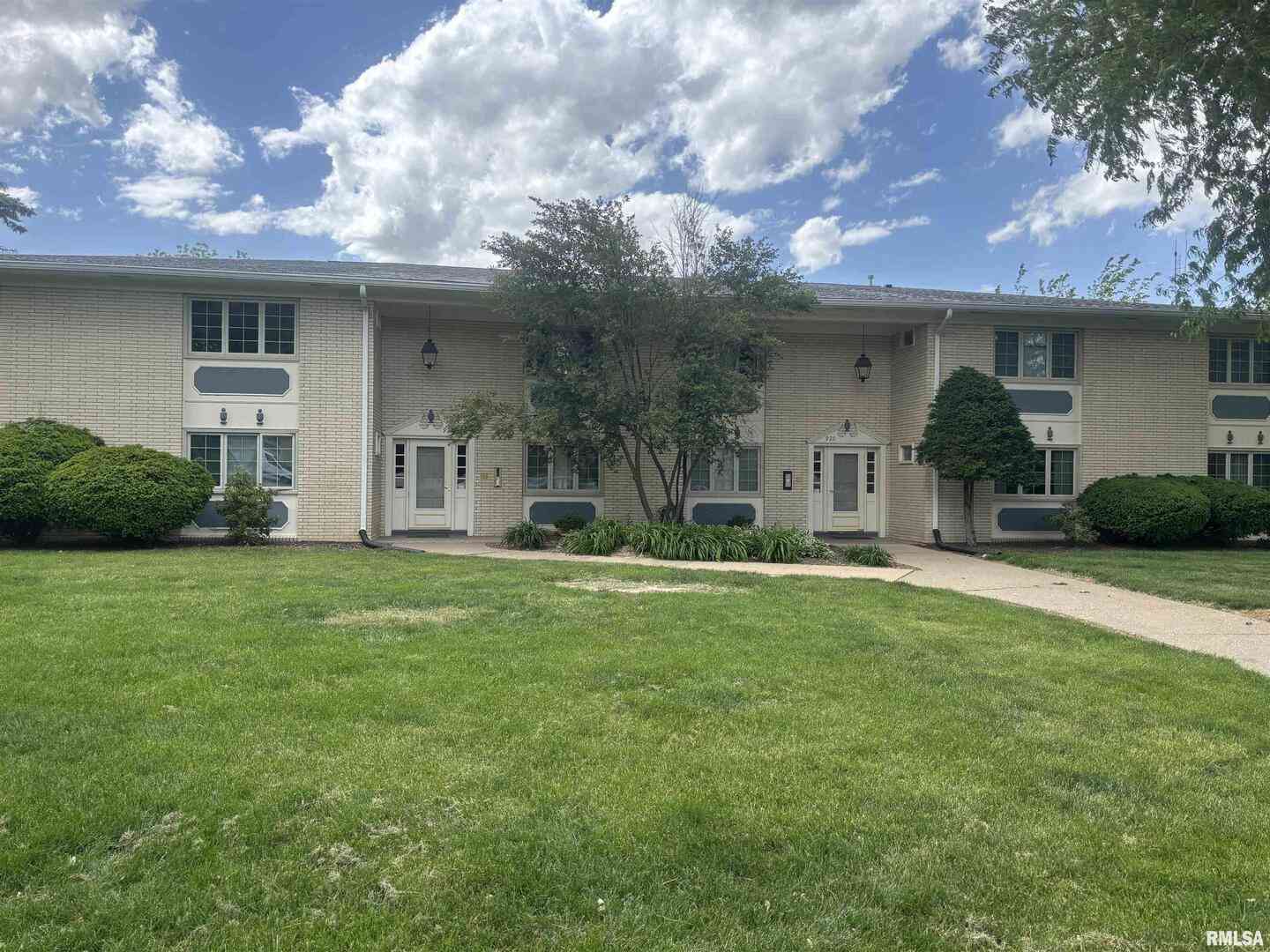 Condo For Sale - 920 17th Street #28<br/> Moline, IL 61265