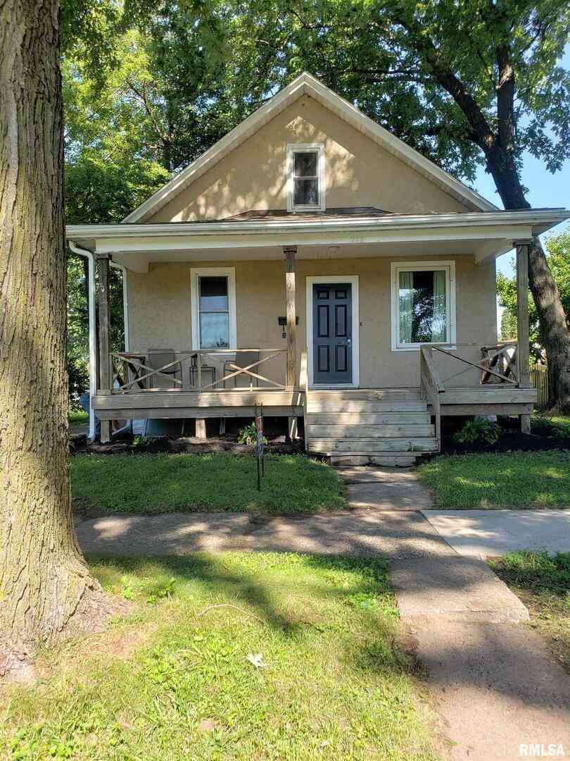 Homes For Sale - 212 44th Street<br/> Moline, IL 61265