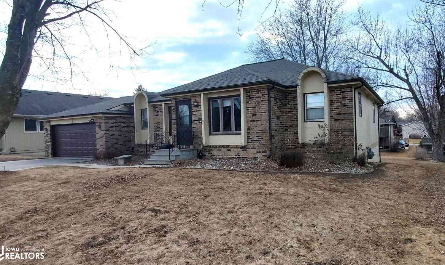Homes For Sale - 2307 Maple Boulevard<br/> Marshall County, Marshalltown, IA 50158