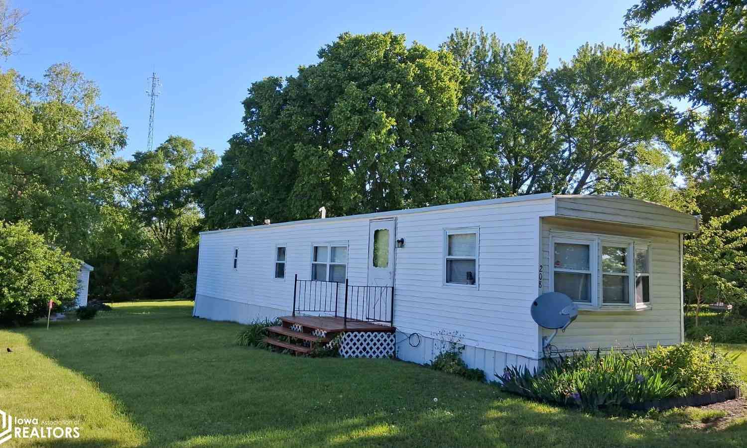 Mobile Home For Sale - 208 W Pleasant<br/> Cincinnati, IA 52549