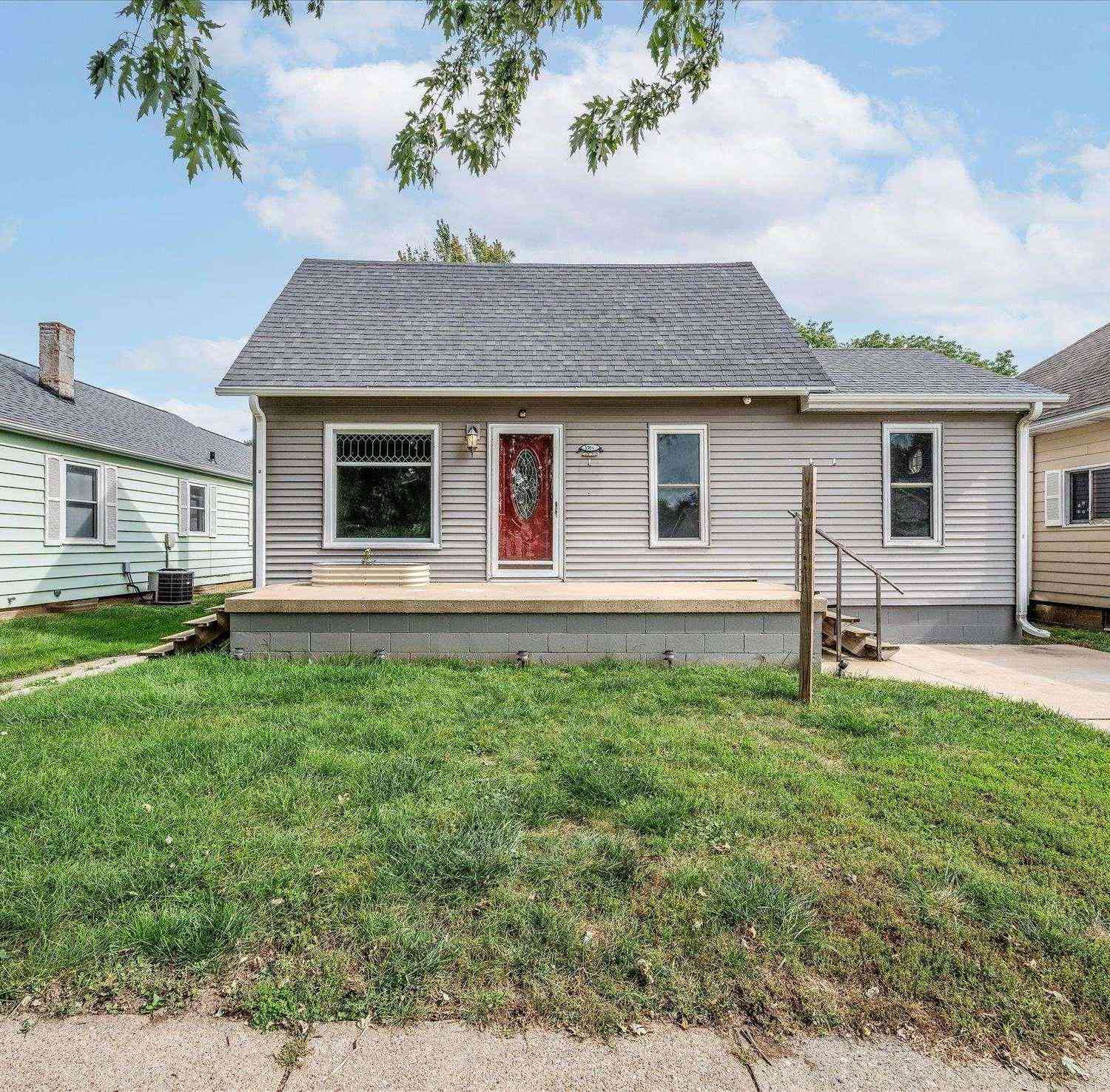 Homes For Sale - 1704 7th Street<br/> Shelby County, Harlan, IA 51537