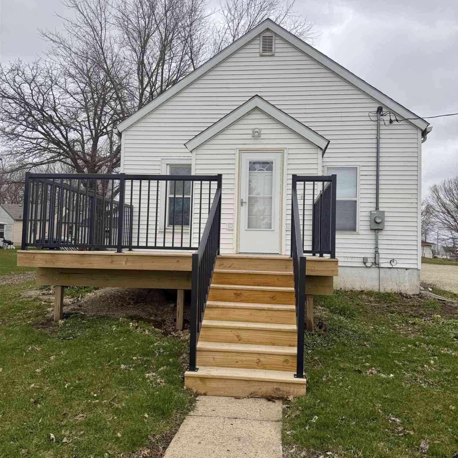 Homes For Sale - 707 E 6th Street<br/> Grundy County, Wellsburg, IA 50680