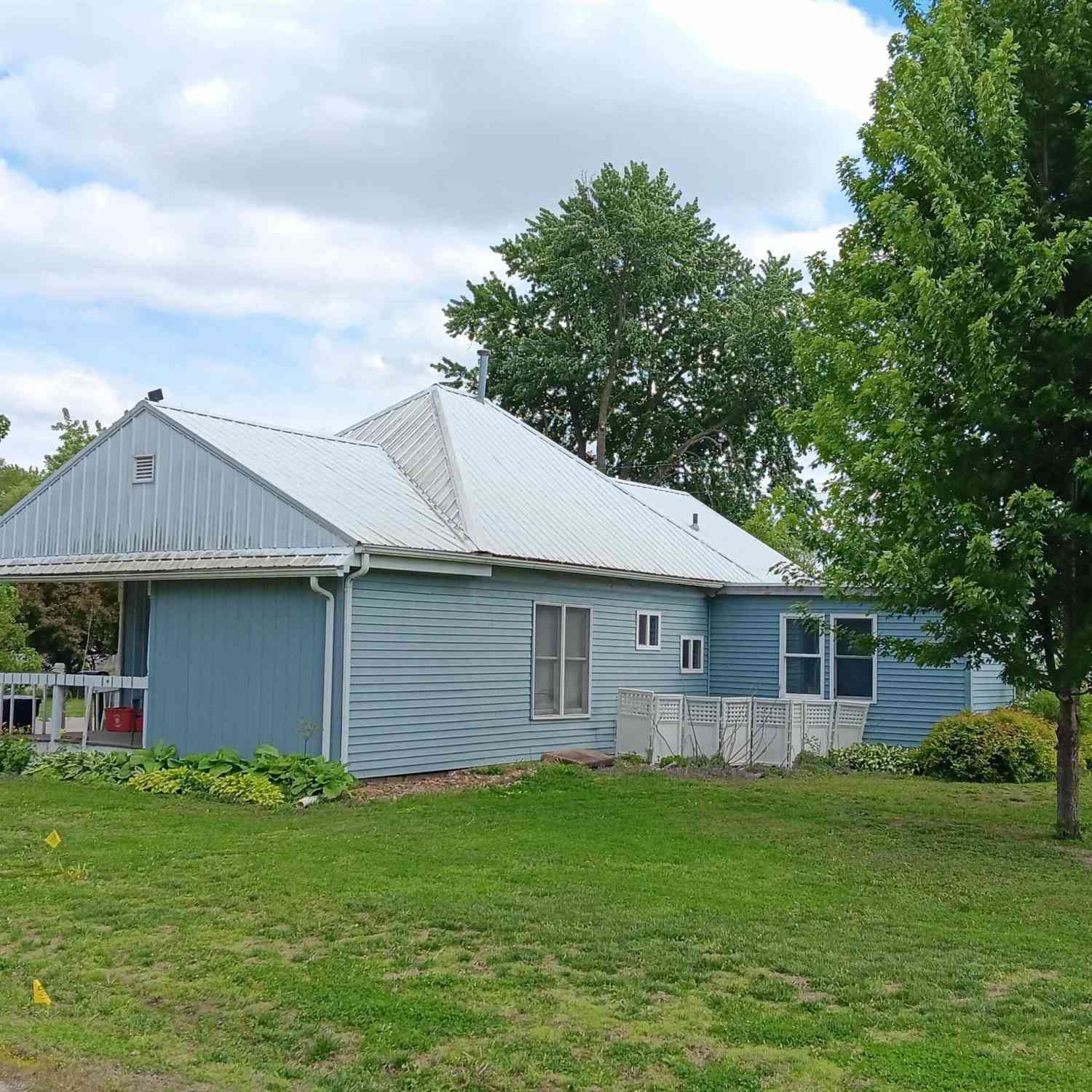 Homes For Sale - 1230 Hammond Avenue<br/> Wapello County, Ottumwa, IA 52501
