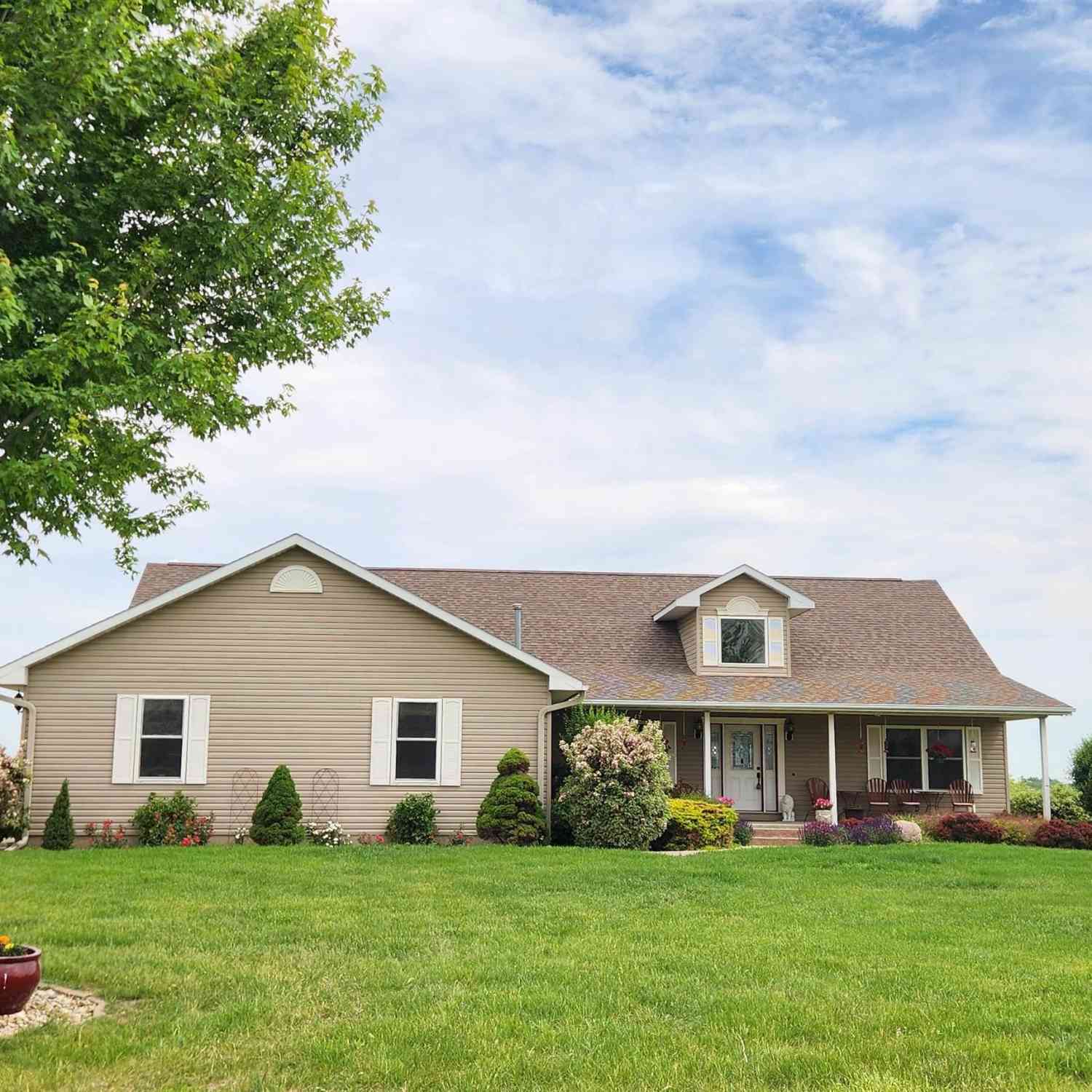 Homes For Sale - 2699 Ridge Road<br/> Marshall County, Marshalltown, IA 50158