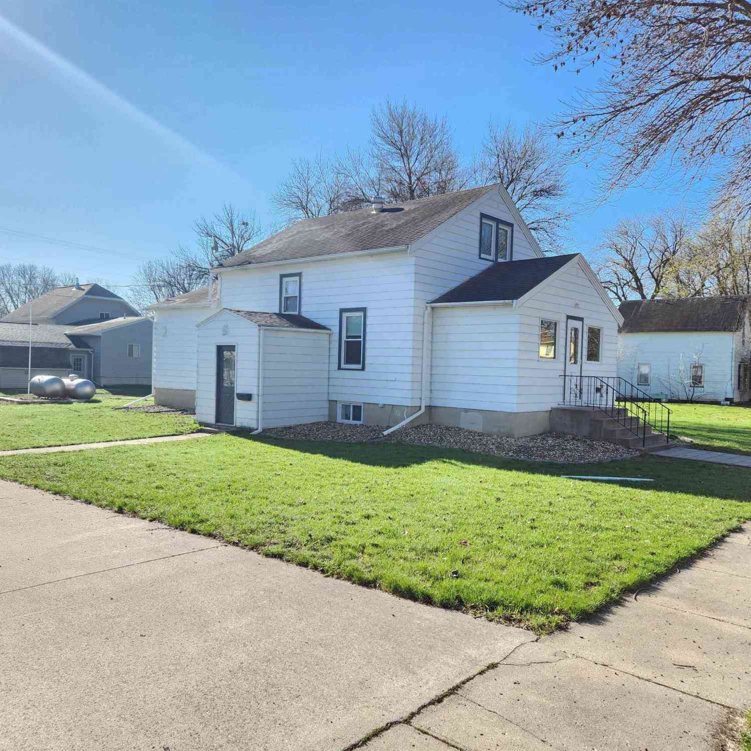 Homes For Sale - 408 N Main Street<br/> Winnebago County, Buffalo Center, IA 50424