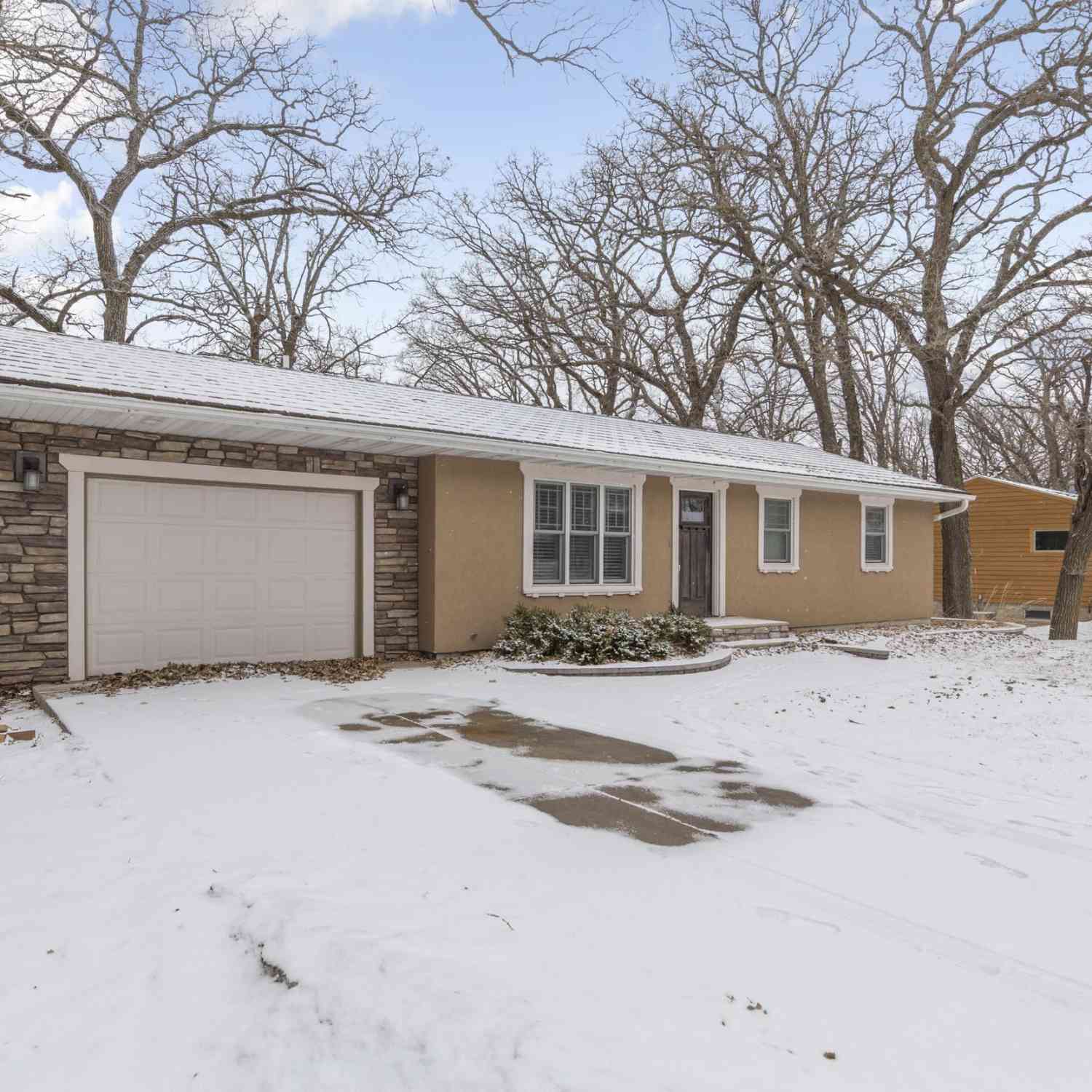 Homes For Sale - 802 S Western Street<br/> Winnebago County, Lake Mills, IA 50450