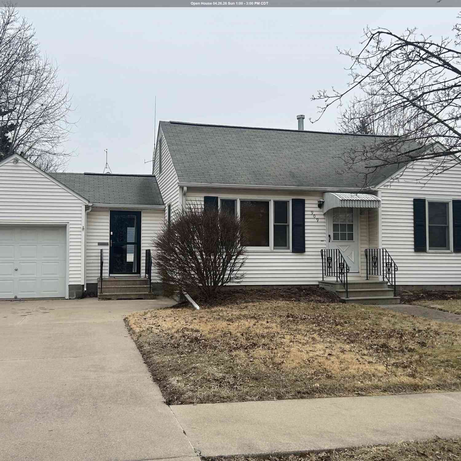 Homes For Sale - 909 S 7th Street<br/> Fairfield, IA 52556