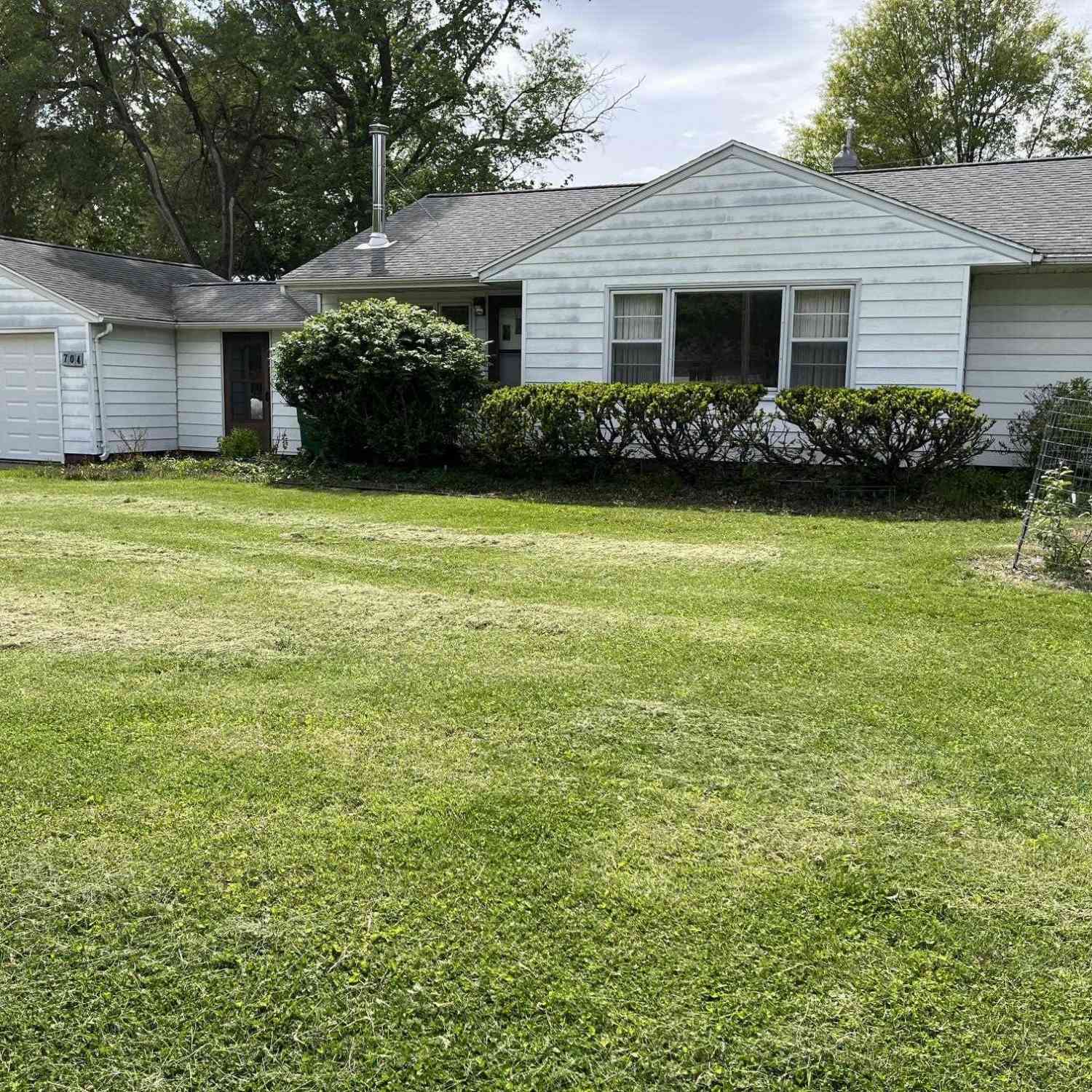 Homes For Sale - 704 S Cromwell Street<br/> Fairfield, IA 52556