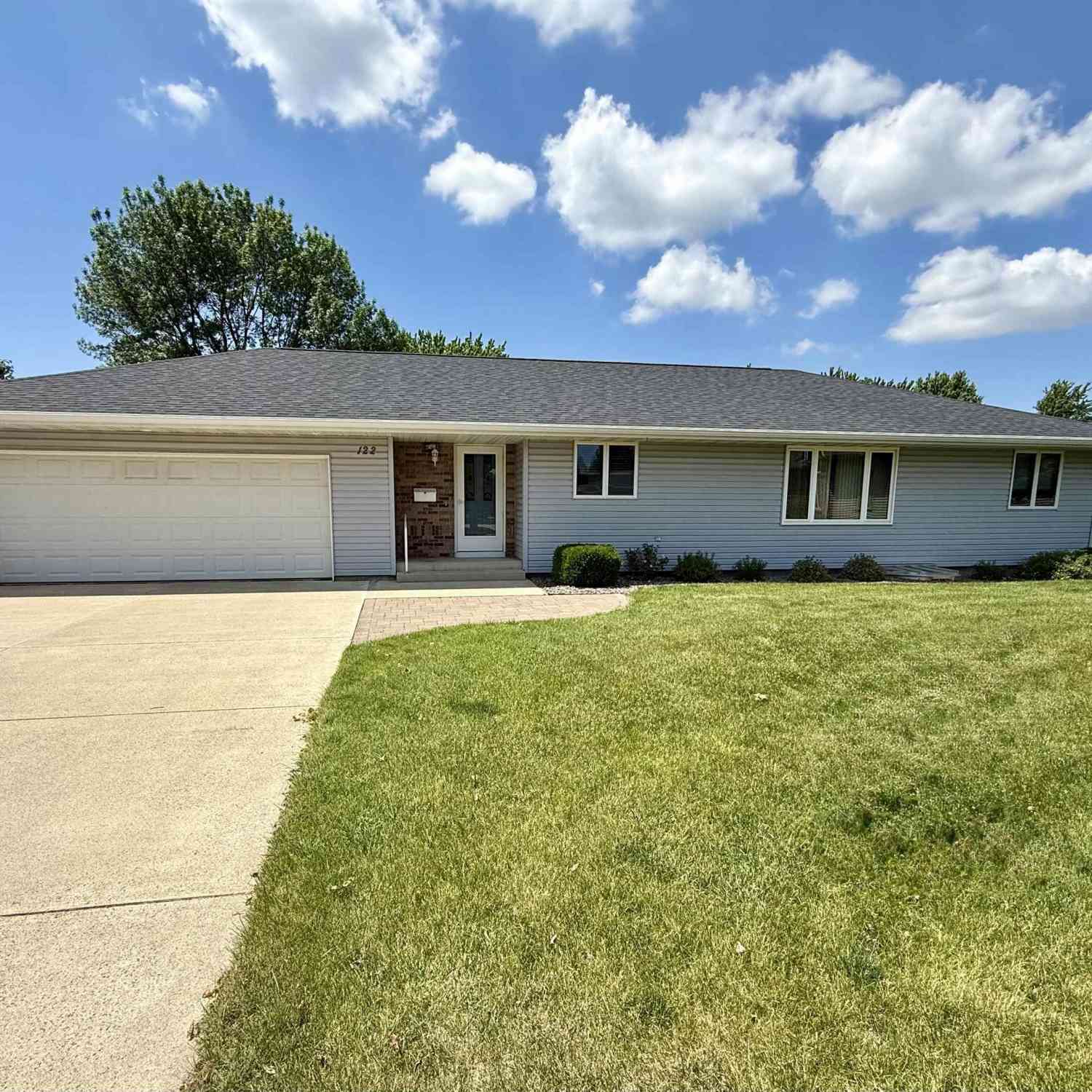 Homes For Sale - 122 Parkside Drive<br/> Kossuth County, Algona, IA 50511