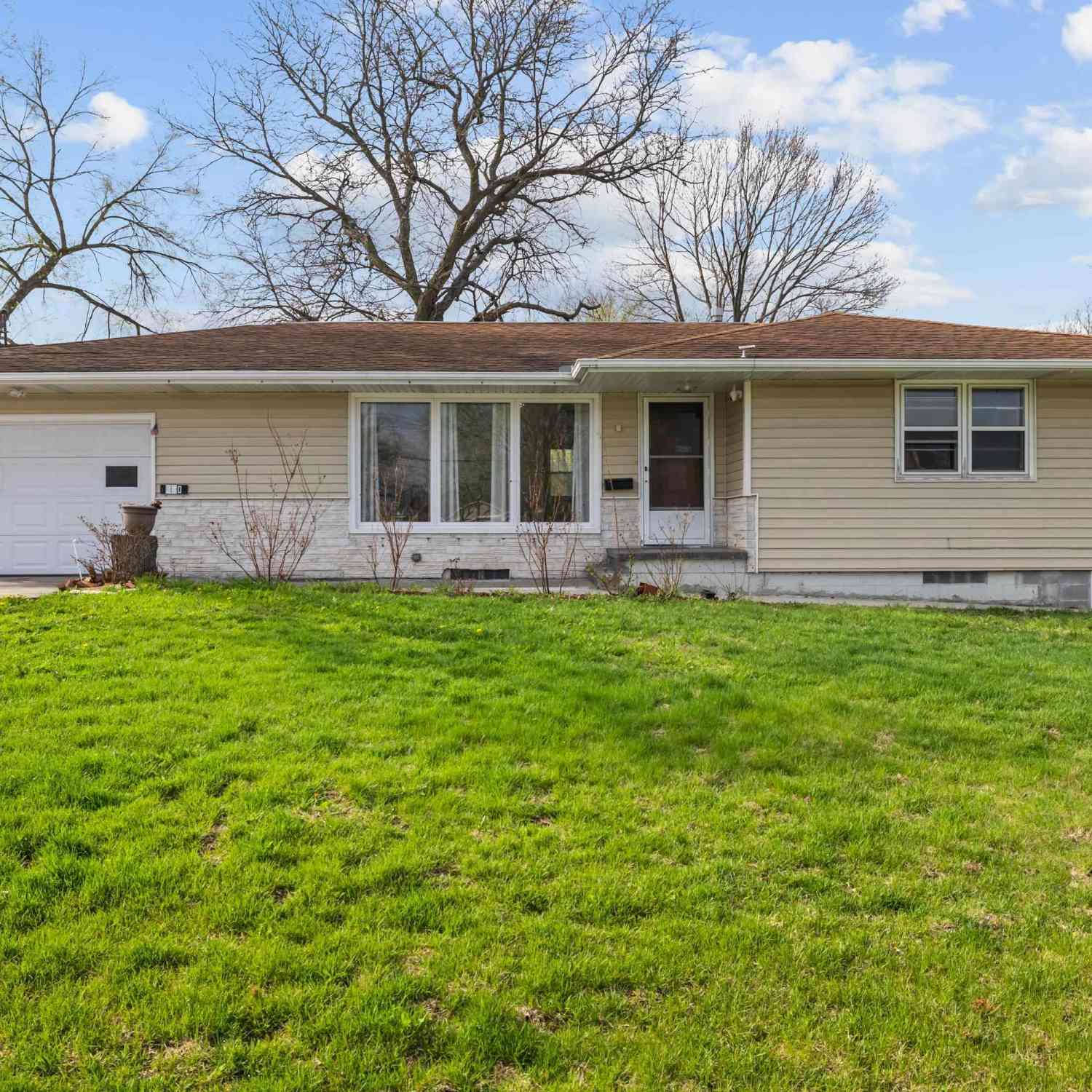 Homes For Sale - 420 W Mclane Street<br/> Clarke County, Osceola, IA 50213