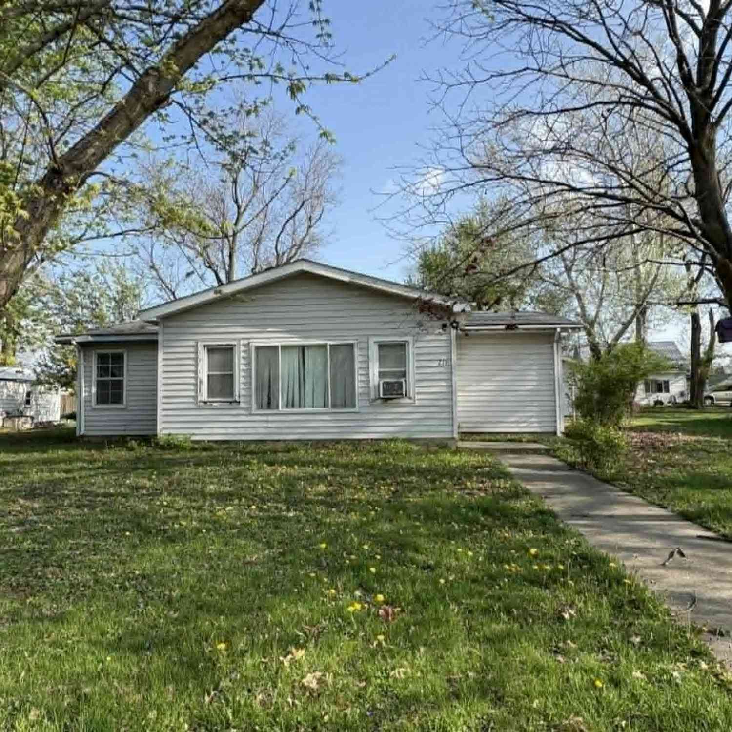 Homes For Sale - 211 E Short Street<br/> Centerville, IA 52544