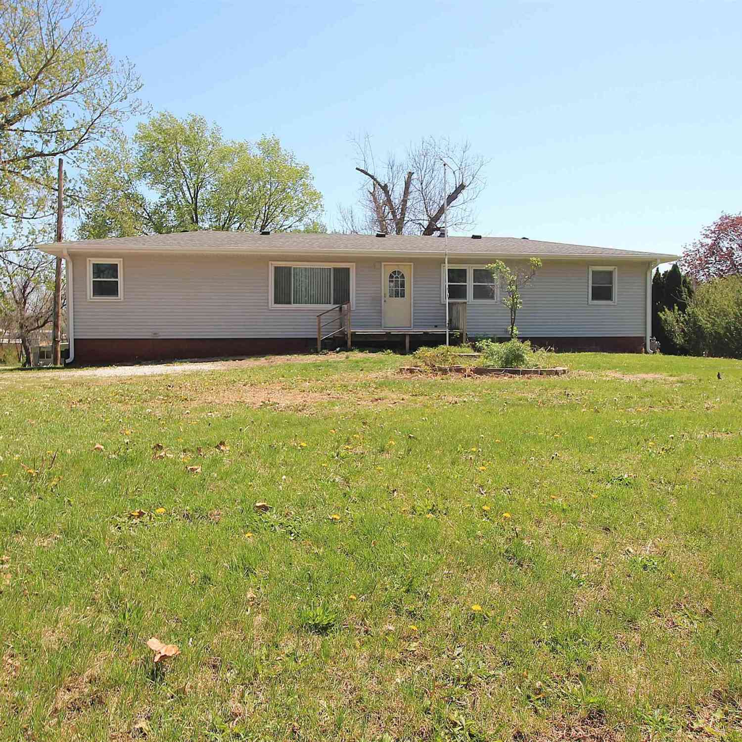 Mobile Home For Sale - 516 S 12th Street<br/> Page County, Clarinda, IA 51632